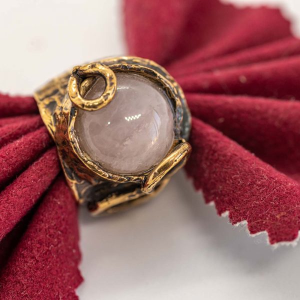 Anello abbraccio con pietra rosa