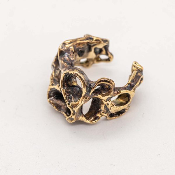 Anello vulcani con grandi trafori