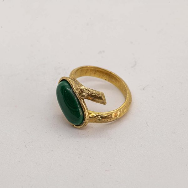 Anello sbieco con malachite